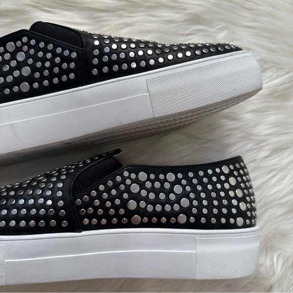 Vince Camuto Kindra Silver Tone Metal Studded Black White Sneakers Size 10 - Picture 7 of 12